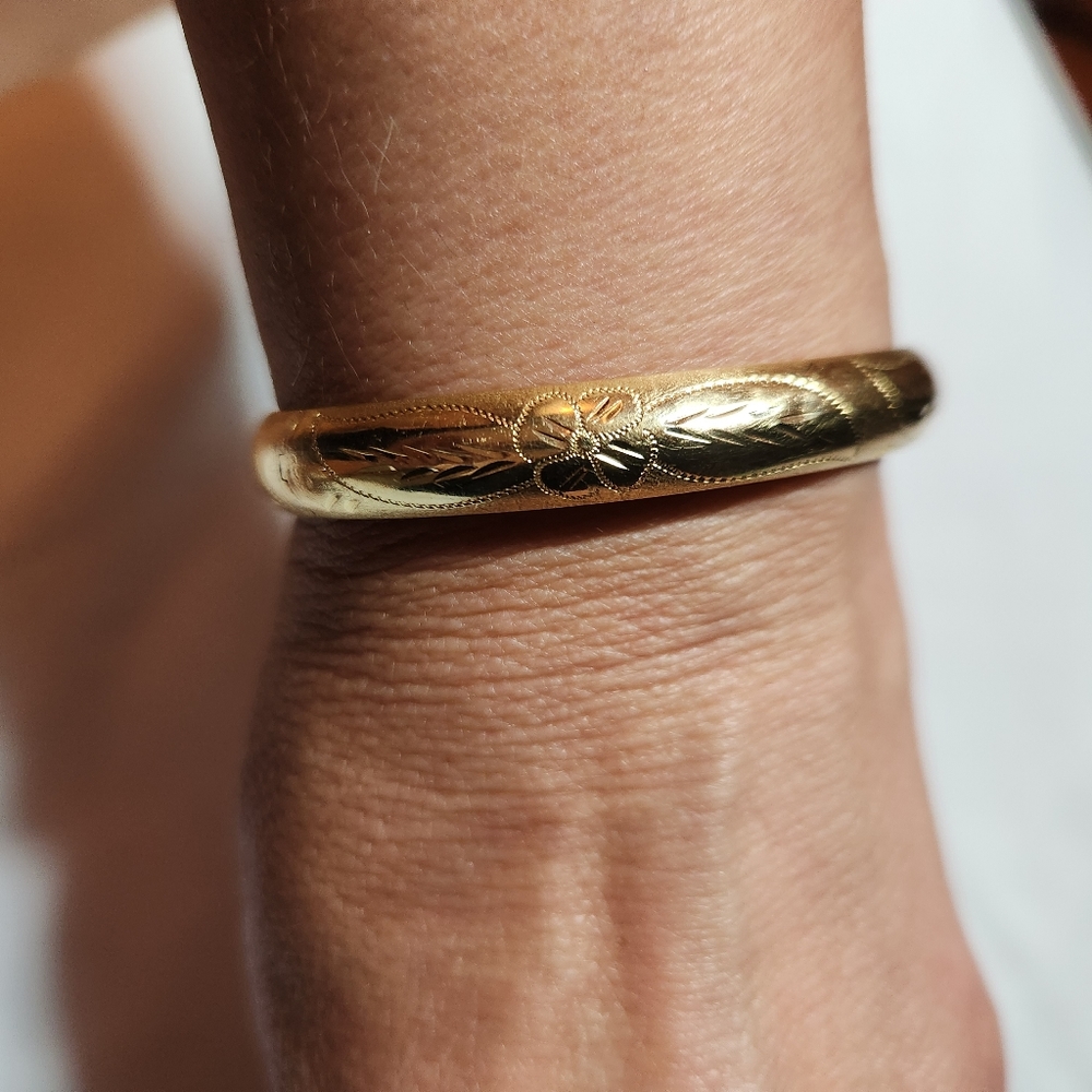 Vintage Estate 14KP Solid Yellow Gold Hinged Bangle Bracelet Floral Engraved